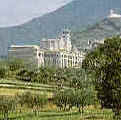 Basilica_daytime.jpg (3777 bytes)